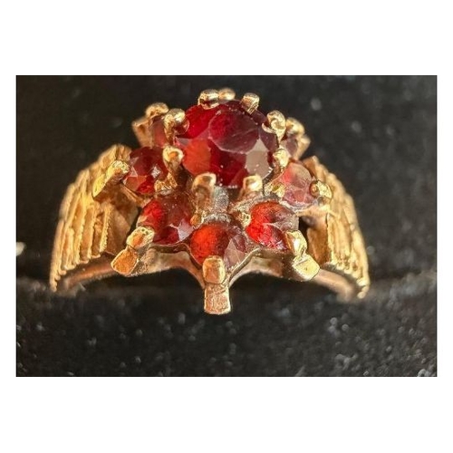 16 - Jewellery 9ct GOLD ring with red stones possibly garnets 2.7g      PLEASE MAKE SURE YOU READ TERMS A... 