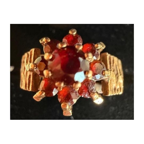 16 - Jewellery 9ct GOLD ring with red stones possibly garnets 2.7g      PLEASE MAKE SURE YOU READ TERMS A... 
