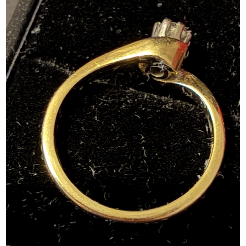 29 - JEWELLERY : 18ct Yellow Gold solitaire Diamond ring, 2.83g clear UK hallmark 750, diamond approx 15/... 