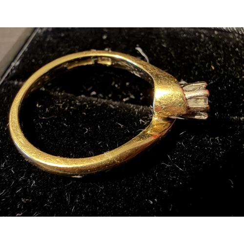 29 - JEWELLERY : 18ct Yellow Gold solitaire Diamond ring, 2.83g clear UK hallmark 750, diamond approx 15/... 
