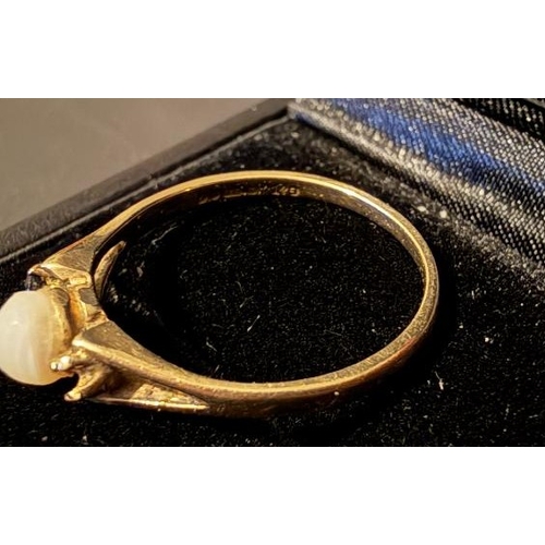 30 - JEWELLERY : 9ct gold ring with single pearl plus dark stone and a missing stone Size O total weight ... 