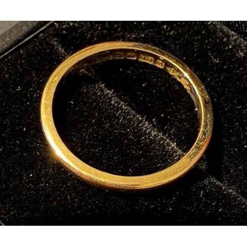 31 - JEWELLERY : 18ct Gold wedding band, clear hallmarks, plus engraved inside with initials and wedding ... 