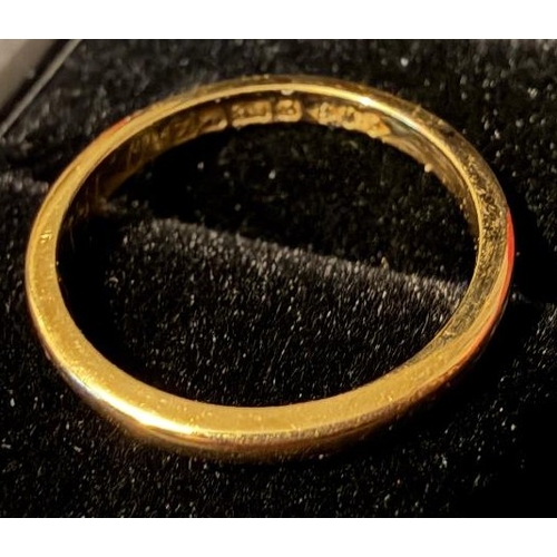 31 - JEWELLERY : 18ct Gold wedding band, clear hallmarks, plus engraved inside with initials and wedding ... 