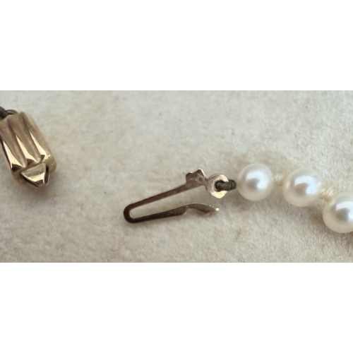 34 - Jewellery : Pearl Necklace with 9ct Gold clasp 46cm, each pearl approx 4mm      PLEASE MAKE SURE YOU... 