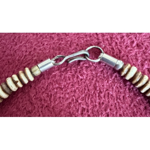 42 - Jewellery : Polished bone effect necklace