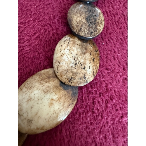 42 - Jewellery : Polished bone effect necklace