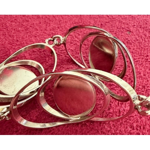 43 - Jewellery : Ladies fashion bracelet white metal with large stones