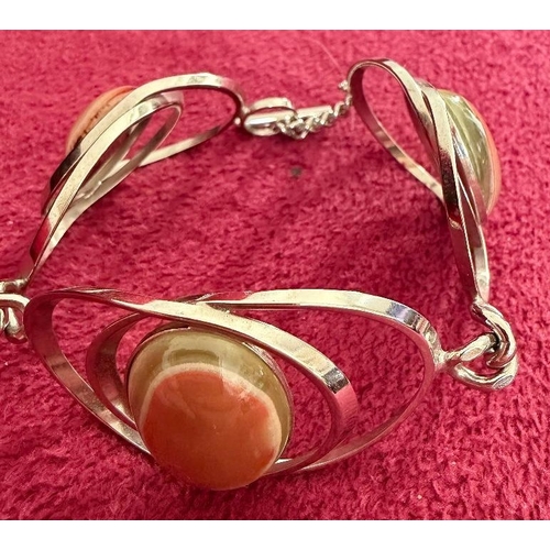 43 - Jewellery : Ladies fashion bracelet white metal with large stones