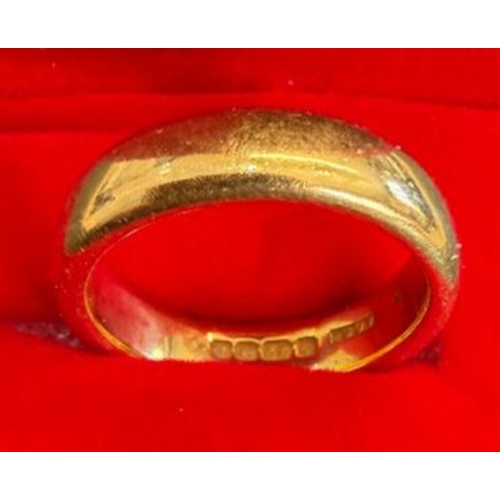 12 - Jewellery : 22ct Gold Wedding band Size J-K thick heavy ring 7.47g, Clear English Hallmarks with mak... 