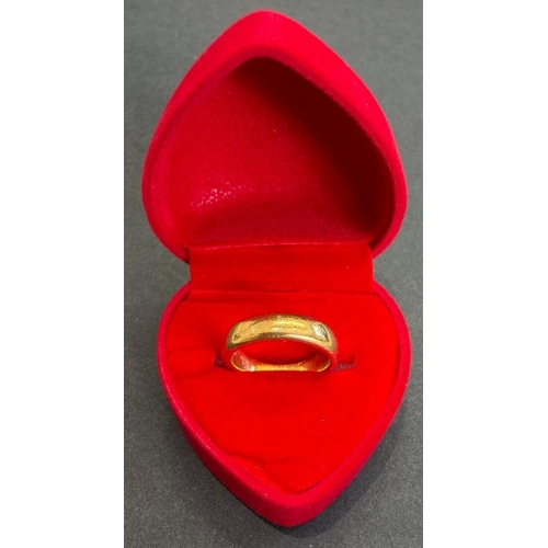 12 - Jewellery : 22ct Gold Wedding band Size J-K thick heavy ring 7.47g, Clear English Hallmarks with mak... 