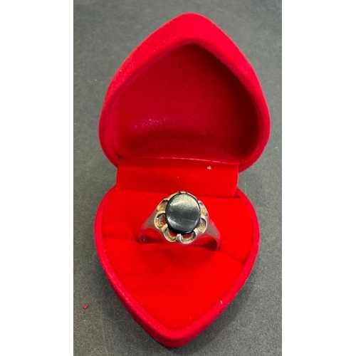 2 - Jewellery : 9ct GOLD ring with large dark stone and claw mount Size S-T 4.28g, clear Chester Hallmar... 