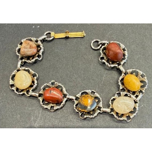 36 - Jewellery : Vintage white metal and stone bracelet