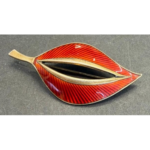 38 - Jewellery : Norwegian Silver enamelled broach marked Sterling Norway on reverse with H makers mark