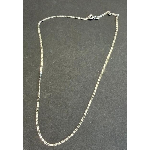 47 - Jewellery: Fine silver necklace with clear 925 hallmarks 2.36g