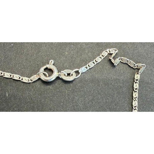 47 - Jewellery: Fine silver necklace with clear 925 hallmarks 2.36g