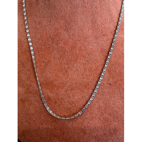 47 - Jewellery: Fine silver necklace with clear 925 hallmarks 2.36g