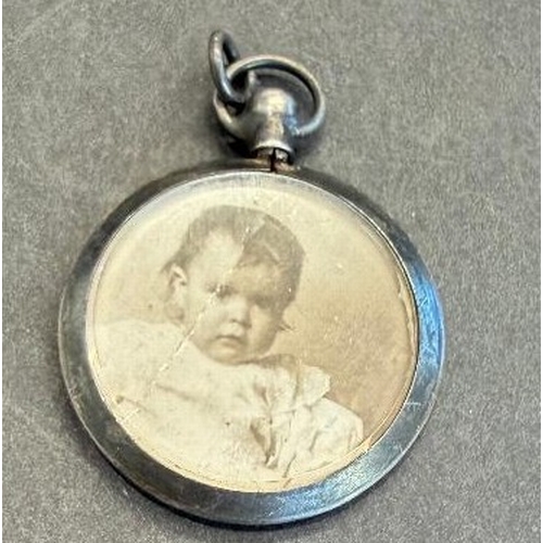 48 - Jewellery : Small photo pendant in the style of a pocket watch with W.V & S UK  Birmingham hallmark ... 