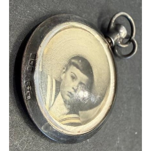 48 - Jewellery : Small photo pendant in the style of a pocket watch with W.V & S UK  Birmingham hallmark ... 