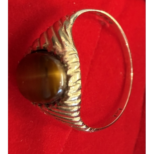 4 - Jewellery: Small 9ct Gold clear English hallmark with single brown 