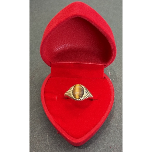 4 - Jewellery: Small 9ct Gold clear English hallmark with single brown 