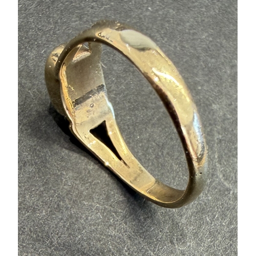 5 - Jewellery : Attractive small 9ct Gold ring with dark blue/purple stone 1.6g Size J clear English hal... 