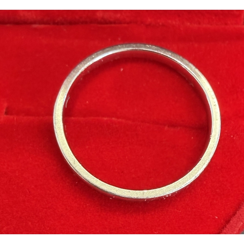 9 - Jewellery : Very fine 18ct White Gold and Diamond ring Size L 1.96g, very clear English 750 hallmark... 