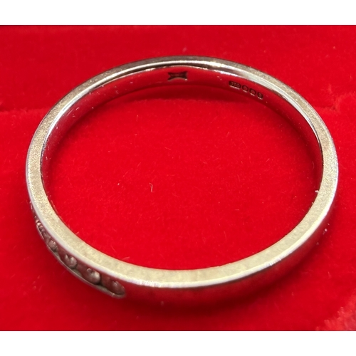 9 - Jewellery : Very fine 18ct White Gold and Diamond ring Size L 1.96g, very clear English 750 hallmark... 