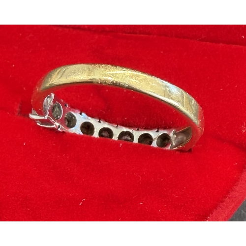 10 - Jewellery : 18ct Gold ring with 7 large diamonds (tested), ring not hallmarked but tests as 18ct, Si... 