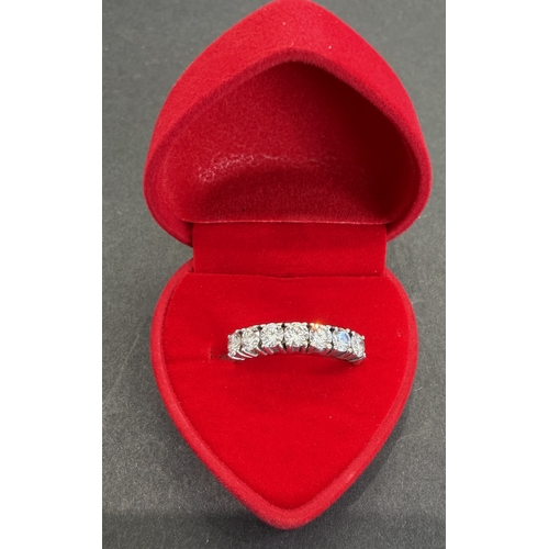 10 - Jewellery : 18ct Gold ring with 7 large diamonds (tested), ring not hallmarked but tests as 18ct, Si... 