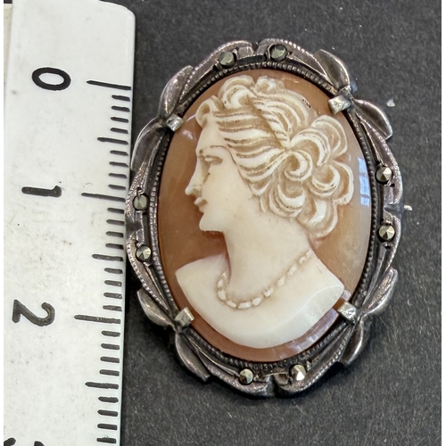 40 - Jewellery : Small silver mounted Cameo pendant/broach 3.47g unclear markings probably continental