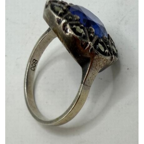 19 - Jewellery : Vintage continental Silver ring size O with central blue stone 4.7g