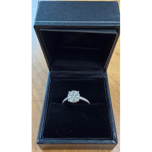 5 - Superb 9ct White Gold and Diamond cluster ring size H-I (tiny fingers !) 2.5g