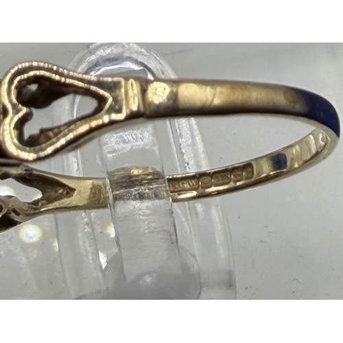 16 - 9ct Gold hallmarked ring with blue stone and pearl, size N, 1.4g