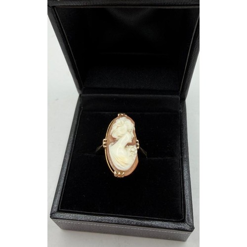 18 - 9ct Gold Cameo ring , attractive and unusual, marked (ct Gold , not UK hall marked)  2.2g
