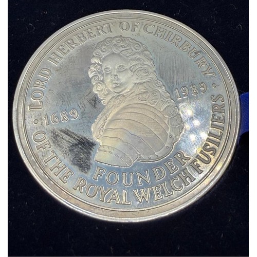 23 - Royal Welsh Fusiliers medallion 1989 tercentenary, in special case