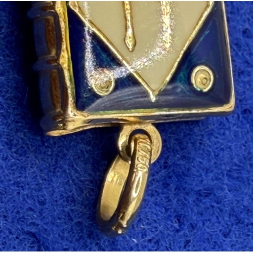 26 - 18ct Gold charm in the shape of Quran book, 22mm high and 2.6g