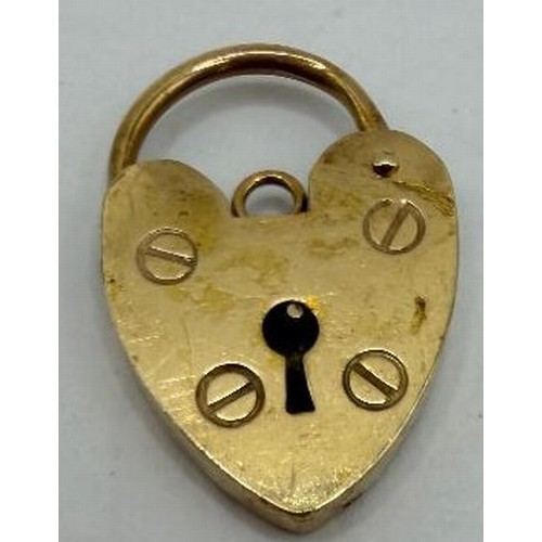 40 - 9ct Gold bracelet lock charm, clear Birmingham hallmark, 2.3g some damage