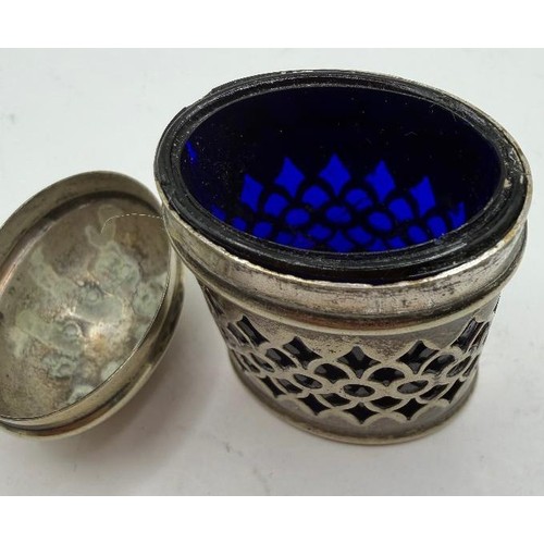 44 - COLLECTABLE Silver plated/white metal pepper shaker with blue glass insert 47mm x 33mm