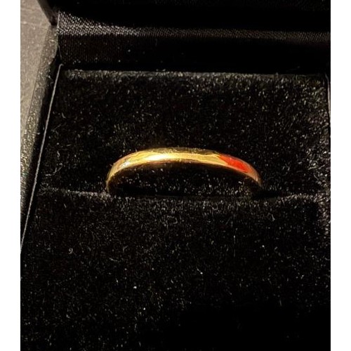 52 - JEWELLERY : 18ct Gold wedding band, clear hallmarks, plus engraved inside with initials and wedding ... 