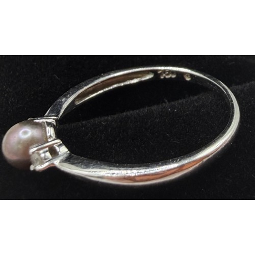 54 - JEWELLERY : 18ct White GOLD diamond and pearl ring size M-L 1.5g

(Preferred Payment method by bank ... 