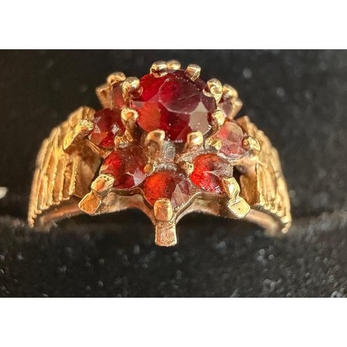 57 - Jewellery 9ct GOLD ring with red stones possibly garnets 2.7g

(Preferred Payment method by bank tra... 