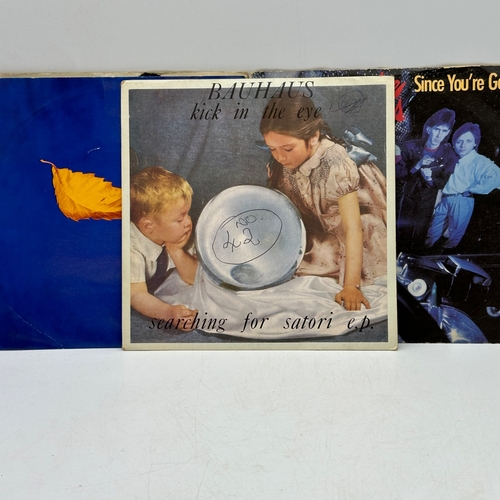 227 - 5x 7 inch single records - Autographs - While I'm Still Young, U2 - Two Hearts Beat As One (German p... 