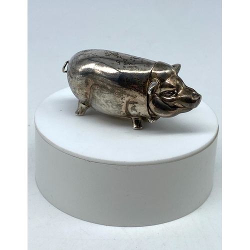 127 - A silver pig vesta case, marked 925 with import marks CME wholesalers Birmingham, 65mm x 30mm 25mm, ... 