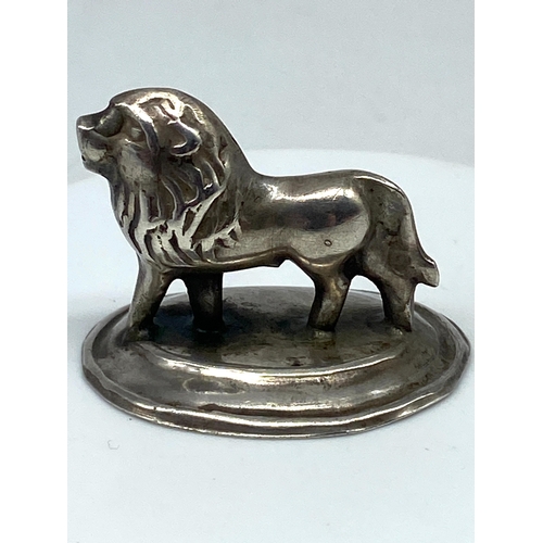 131 - A white metal toy lion, HR on the base, a few dents on the base, 35mm x 30mm, 7 grams approx weight