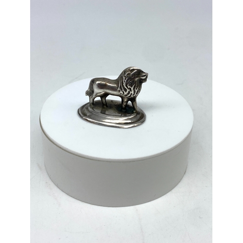 131 - A white metal toy lion, HR on the base, a few dents on the base, 35mm x 30mm, 7 grams approx weight