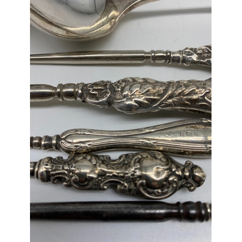 147 - A silver plated laddle, spoon, 4x mixed silver handled button hooks