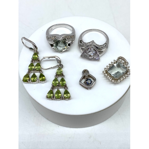 149 - A mixed lot of silver, rings & pendants, 23.9 grams approx weight, rings are size N