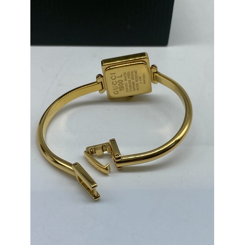 185 - A ladies Gucci watch, in original box with papers, will require a battery, 18mm dial,