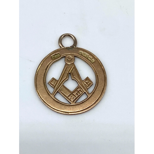 21 - A masonic vintage 9ct yellow gold pendant, 2.2 grams approx weight, 24mm in size