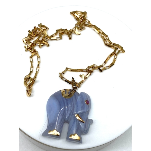 31 - A 9ct yellow gold blue jade pendant & chain,  approx 10 grams total weight, chain is 18 inches long ... 